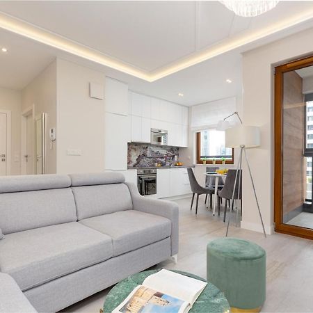 City Center Apartments Grzybowska With Parking By Noclegi Renters Varsovie Extérieur photo