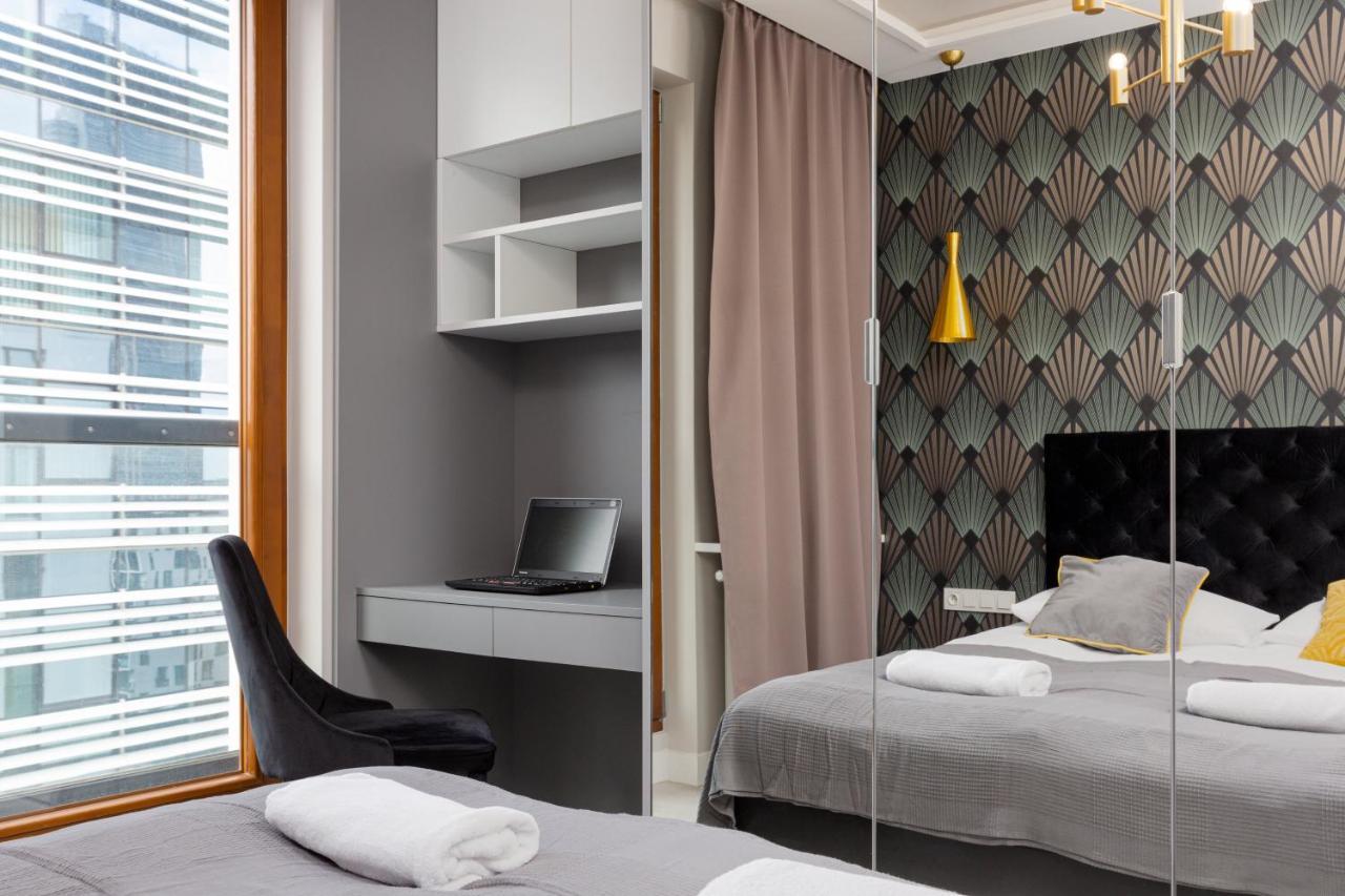 City Center Apartments Grzybowska With Parking By Noclegi Renters Varsovie Extérieur photo