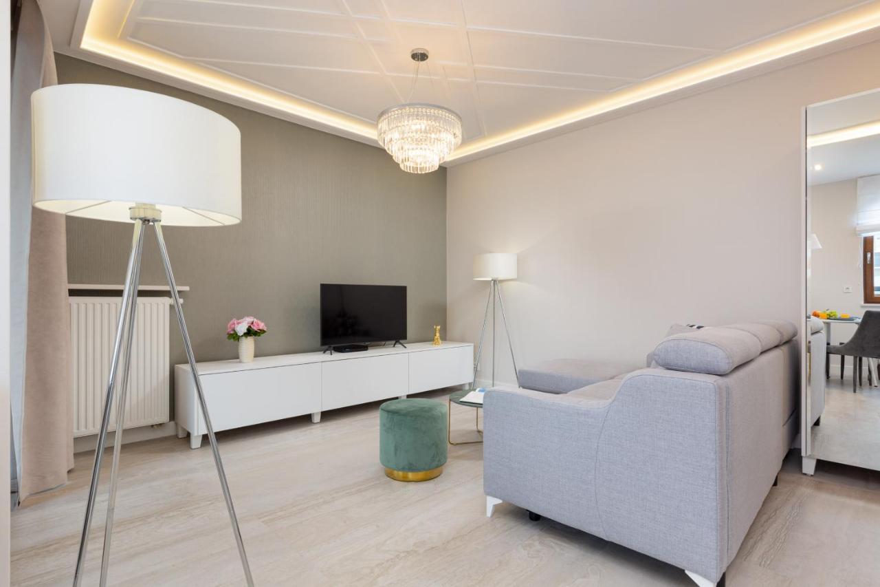 City Center Apartments Grzybowska With Parking By Noclegi Renters Varsovie Extérieur photo