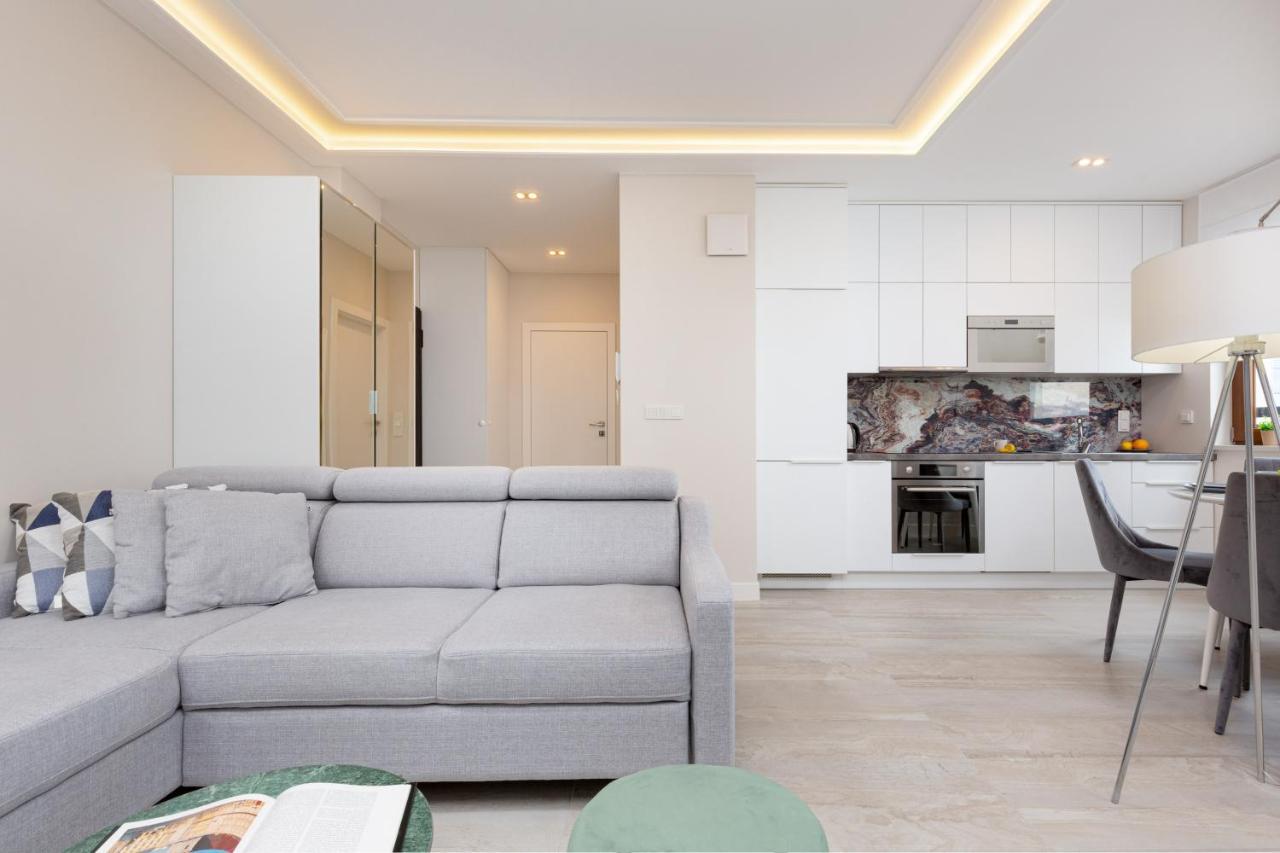 City Center Apartments Grzybowska With Parking By Noclegi Renters Varsovie Extérieur photo