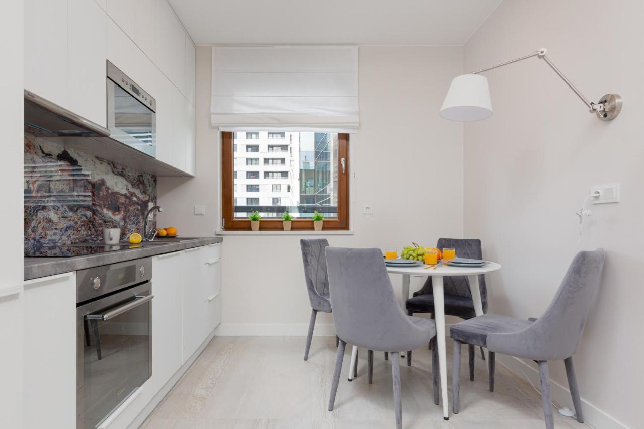 City Center Apartments Grzybowska With Parking By Noclegi Renters Varsovie Extérieur photo