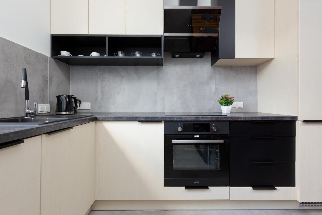 City Center Apartments Grzybowska With Parking By Noclegi Renters Varsovie Extérieur photo