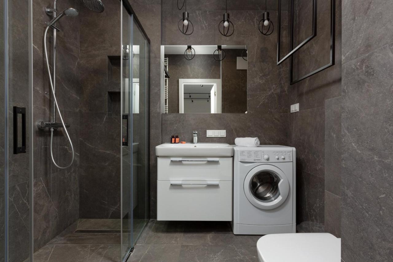 City Center Apartments Grzybowska With Parking By Noclegi Renters Varsovie Extérieur photo