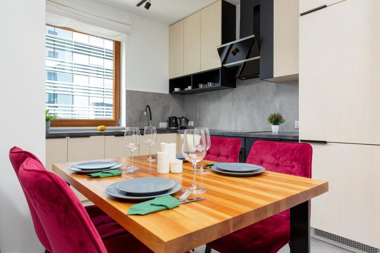 City Center Apartments Grzybowska With Parking By Noclegi Renters Varsovie Extérieur photo