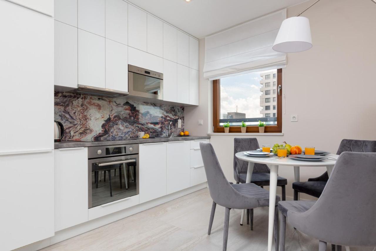 City Center Apartments Grzybowska With Parking By Noclegi Renters Varsovie Extérieur photo